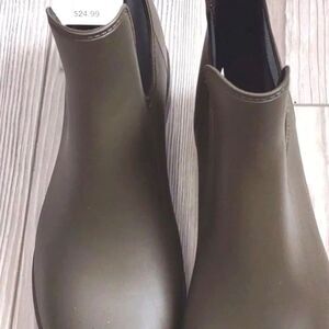 (28-0262) A New Day Green Rain Boots CHELSEA Sz 11